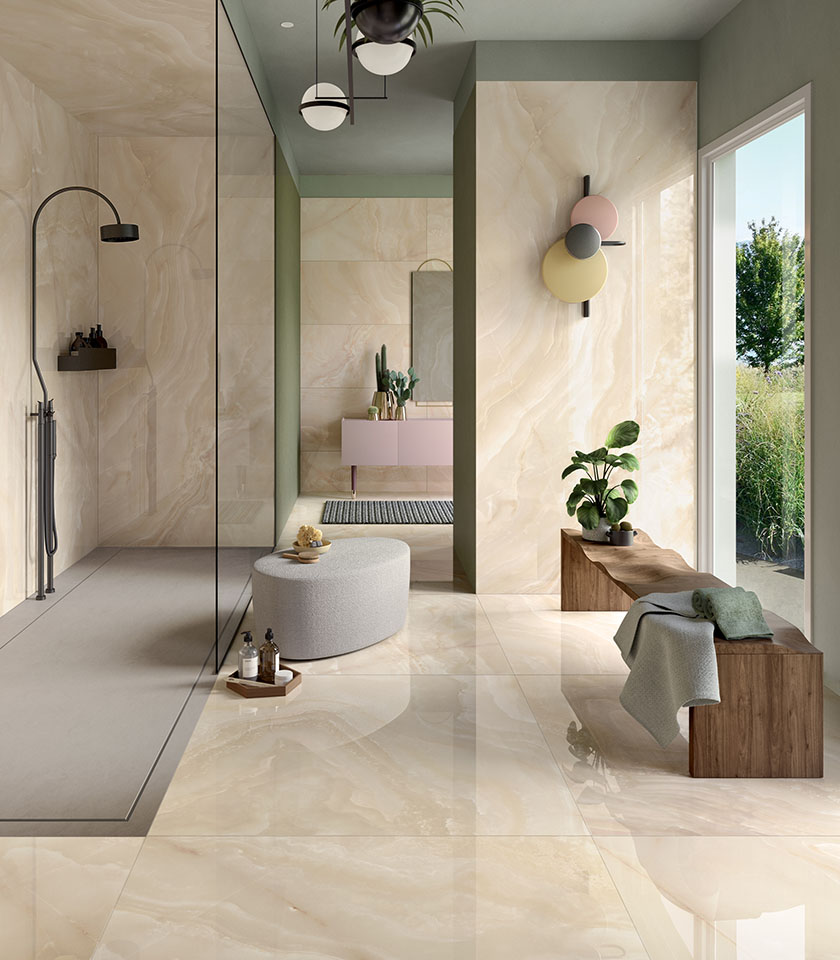 Noblesse Onyx Oyster envelops the bathroom in bright, sophisticated elegance, with onyx-effect ceramic surfaces that enhance light, depth and refinement.